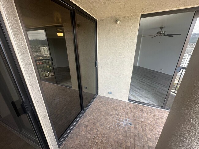 Building Photo - **PET FREINDLY** 2 BD / 1 BA Unit in Honolulu!