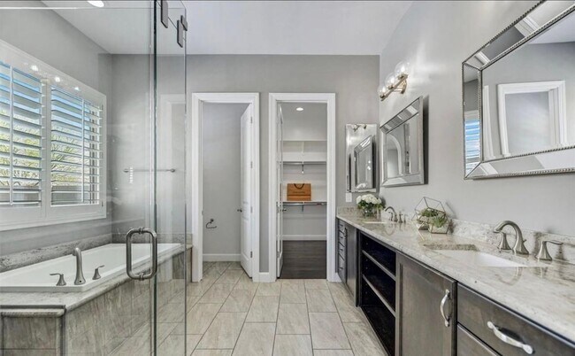 Building Photo - 7904 S 29th Pl