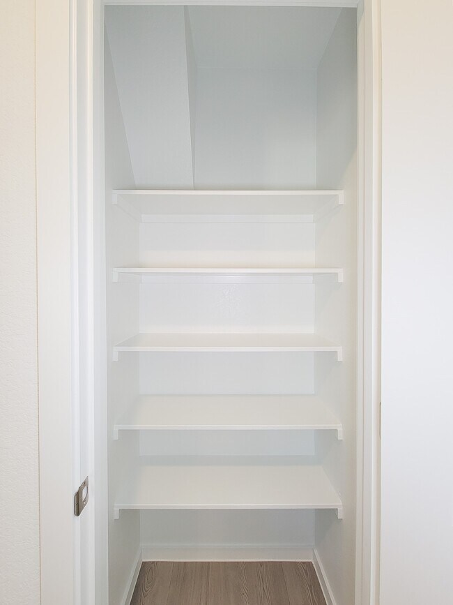 Building Photo - 1519 Gardenia Grv Ln