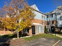 Building Photo - 192 Pinewood Dr