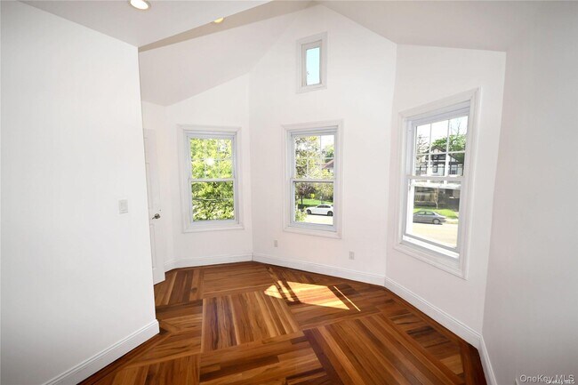 Building Photo - 21 Arrandale Ave