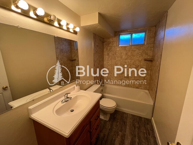 Building Photo - 450 Crimson Dr