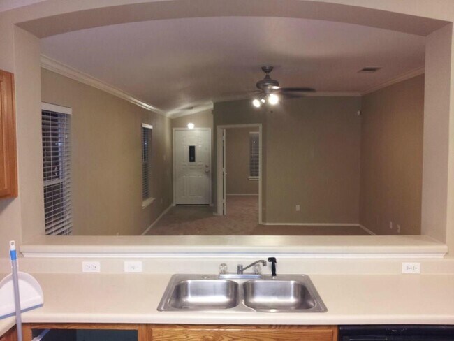 Building Photo - 204 Quail Hollow Dr