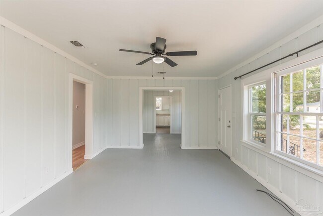 Building Photo - 1217 Poppy Ave