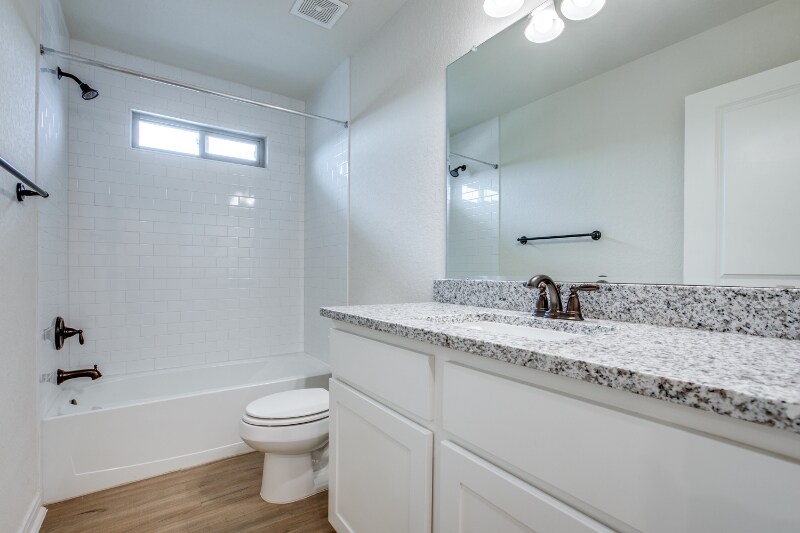 Building Photo - 2403 Lynwood Bnd