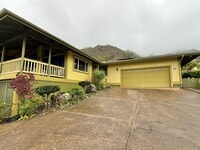 Building Photo - Beautiful 3 Bedroom / 2.5 Bathroom Home in Wailuku Heights!
