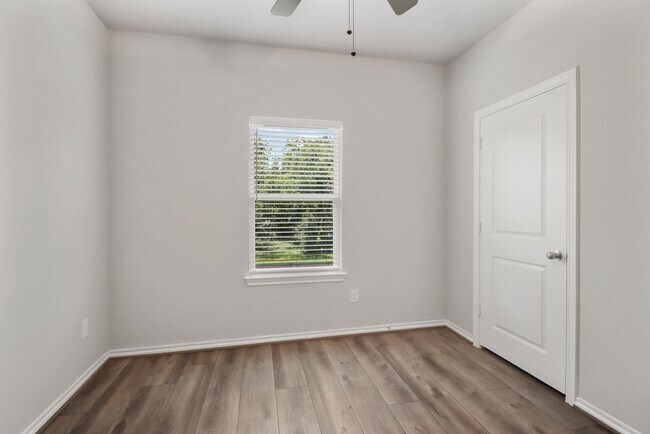 Building Photo - 1415 Acorn Mdw St