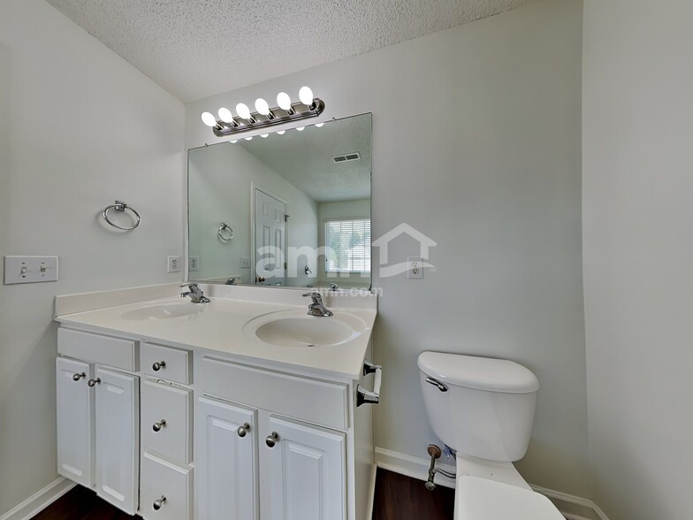 Building Photo - 5 Black Haw Ct