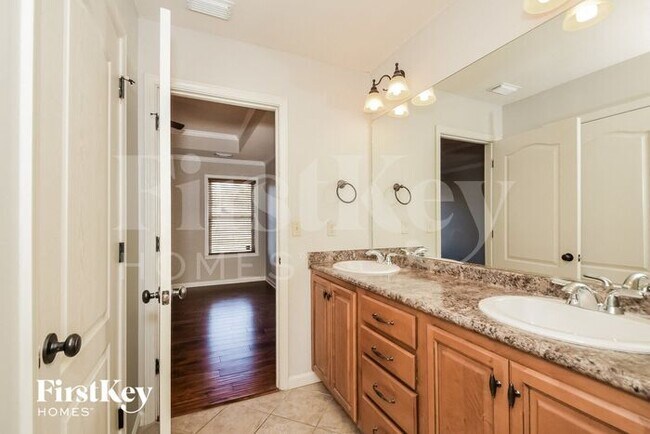 Building Photo - 10777 Plantation Dr