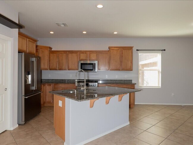 Building Photo - 4 Bedroom 3 Bathroom