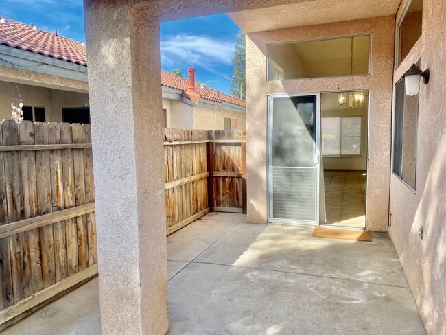 Building Photo - Northwest Fresno 3/2