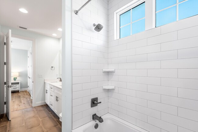 Building Photo - 71 Windrow Way