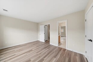Building Photo - 207 Roundhouse Ct