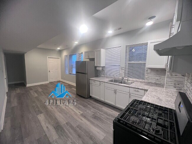 Building Photo - "Charming 3-Bed Gem in East Chicago – Spacious 1066 Sq Ft Retreat!"