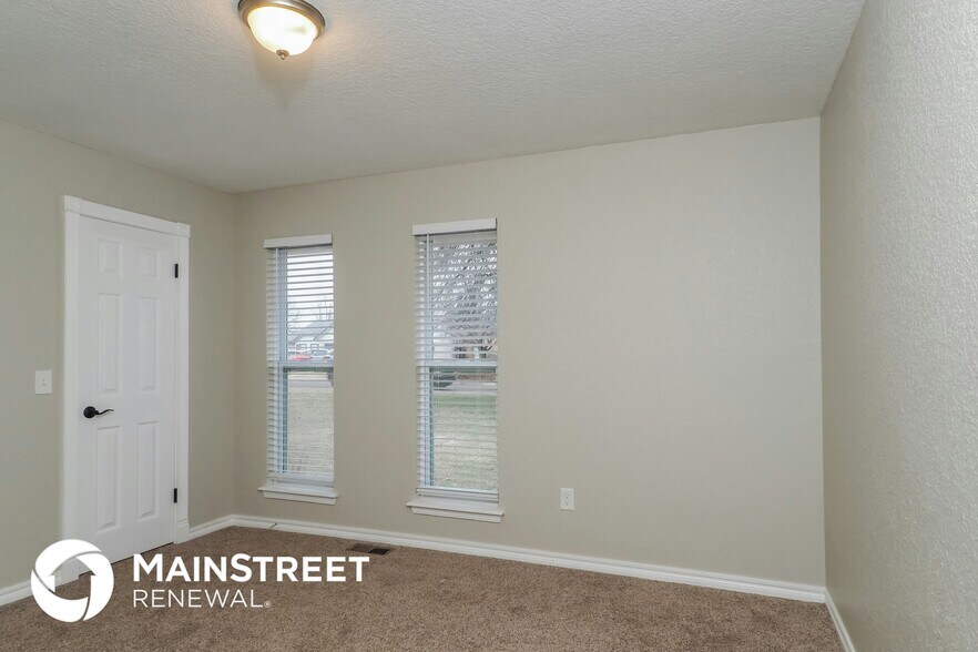 Building Photo - 2601 Clover Glen Dr