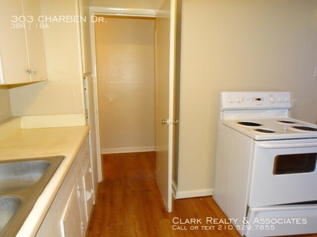 Building Photo - 303 Charben Dr., San Antonio, TX. 78237