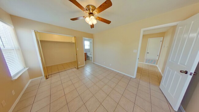 Building Photo - 1337 Lil Ave NE