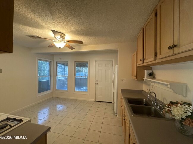 Building Photo - 3823 St Charles Pl