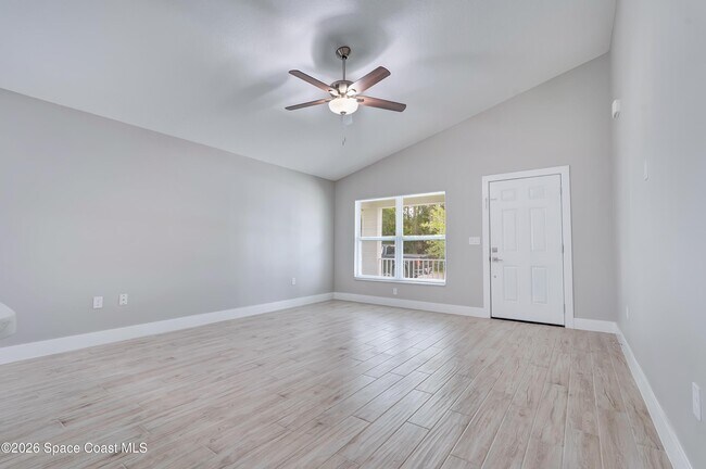 Building Photo - 857 Dunbar St
