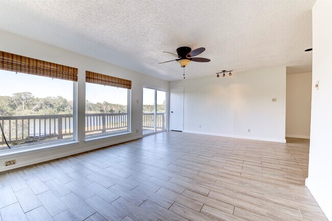 Building Photo - 2137 Casa Rio Cir