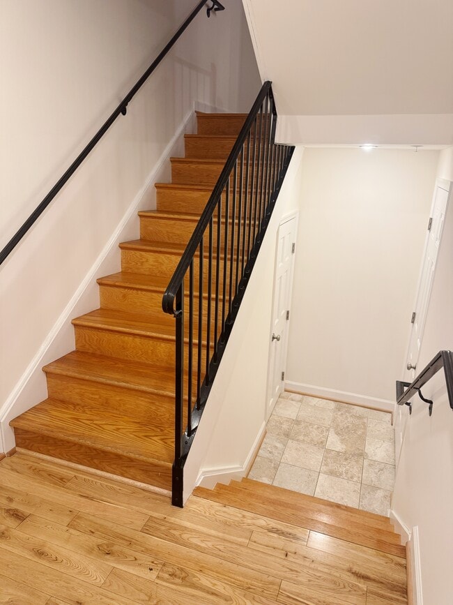 Building Photo - 2242 Ontario Rd NW