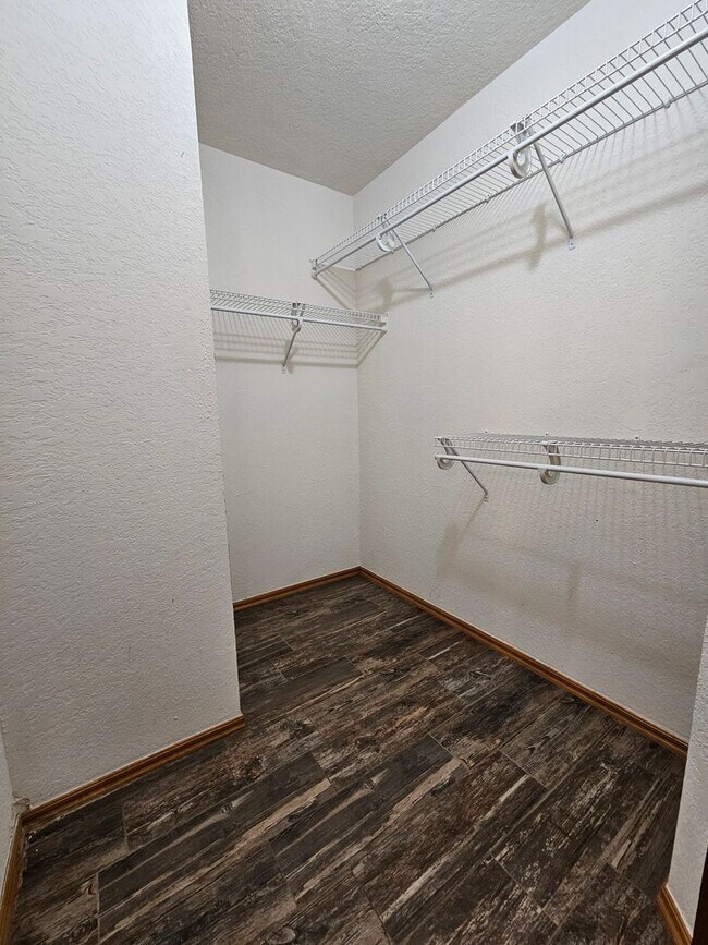 Building Photo - (3) Bed/(2) Bath in Tecumseh Ridge Addition Avail NOW! Pets Negotiable.