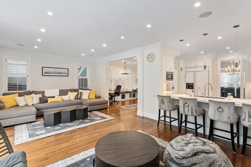 Building Photo - 180 Dorantes Ave