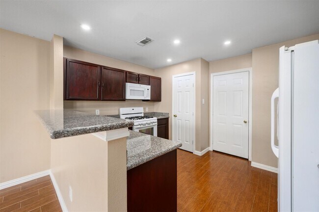 Building Photo - 3702 Bent Springs Ln