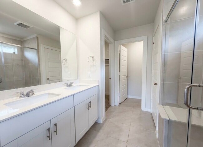 Building Photo - 5549 Madden Ln