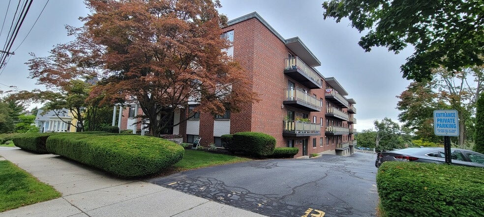 building - 100 Grand View Ave