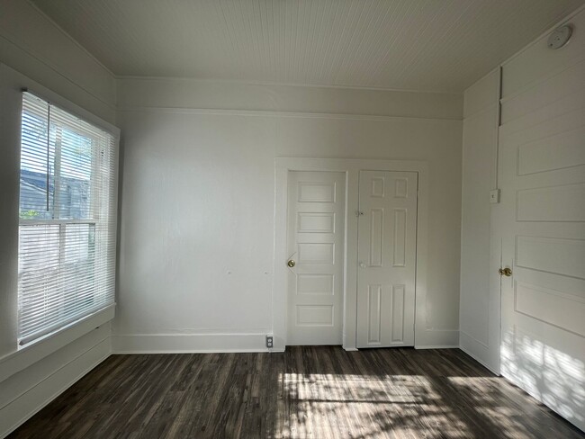Building Photo - 829 15th St