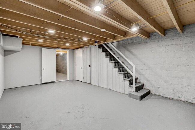 Building Photo - 2847 Lake Ave