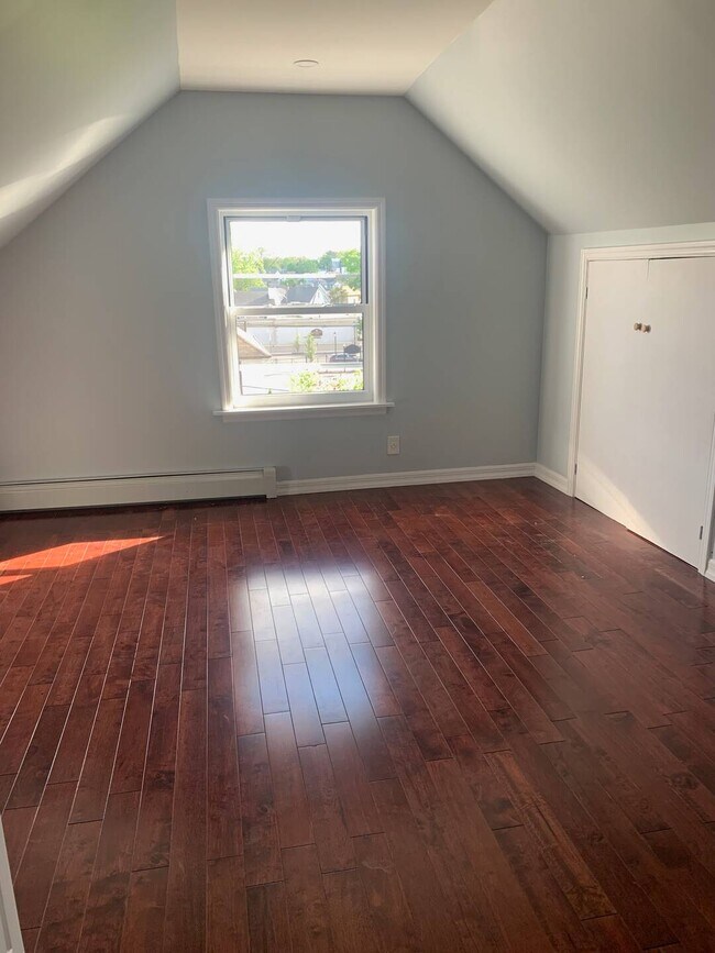 Building Photo - 46 Cowles Ave