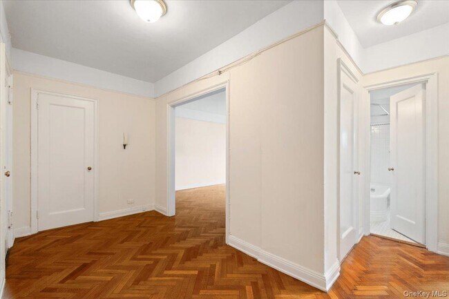 Building Photo - 45 Popham Rd