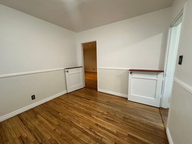 Building Photo - 3 Bedroom Home with Huge Backyard