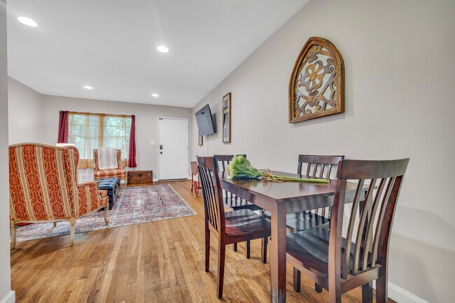 Building Photo - 2160 Lenox Rd NE