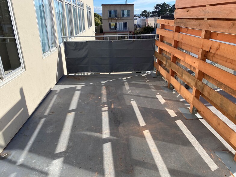 Deck area - 2522 Taraval St