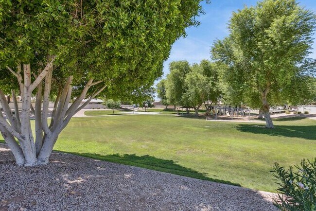 Building Photo - Nice 3 bedroom 2 bath