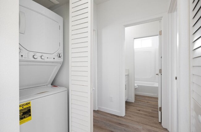 Building Photo - 1/2 Off First Month's Rent - New Construct...