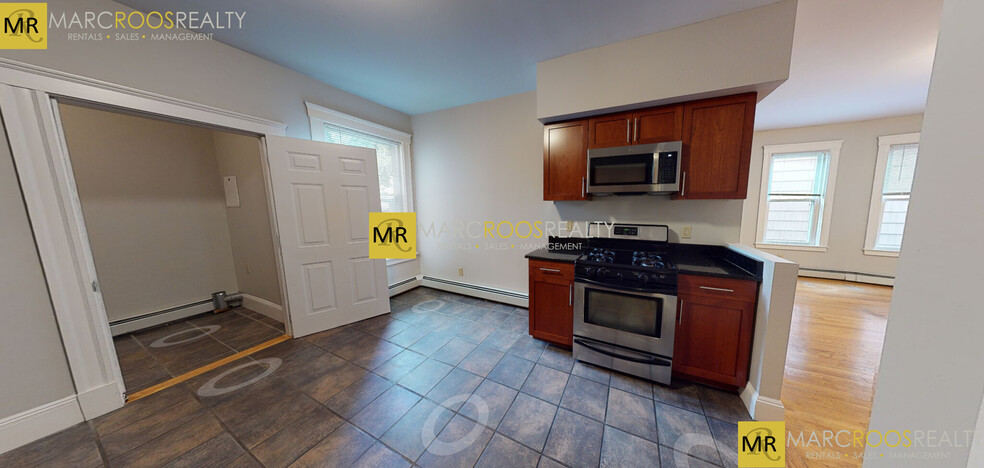 Primary Photo - 16 Beacon St
