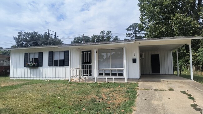Primary Photo - 1004 Bloomfield Dr