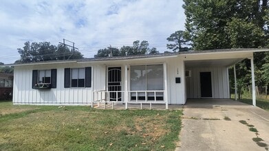 Building Photo - 1004 Bloomfield Dr