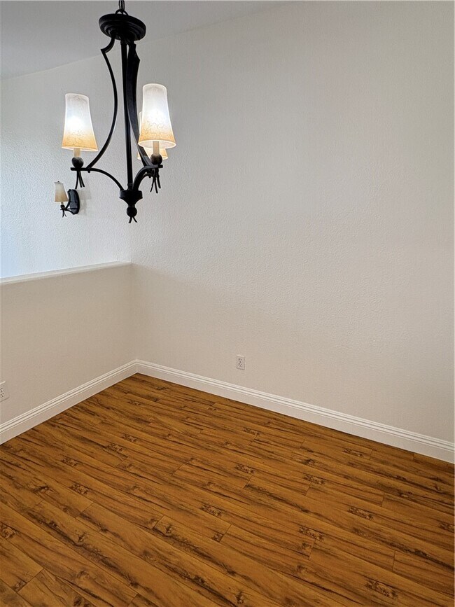Building Photo - 1028 S Rossano Way
