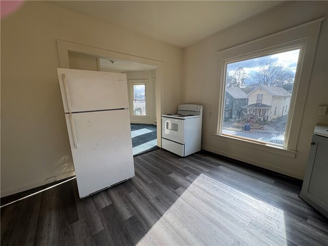 Building Photo - 43 Spruce St