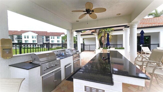 Building Photo - 816 Villa Cir