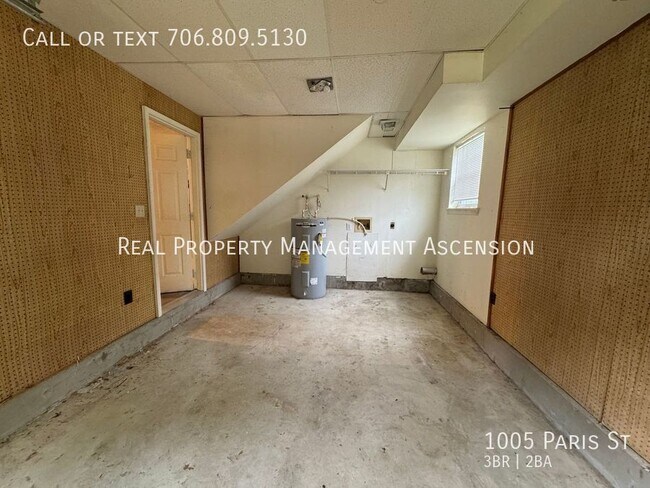 Building Photo - 1005 Paris St