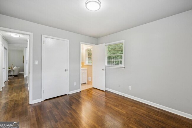 Building Photo - 3036 Will Rogers Pl SE