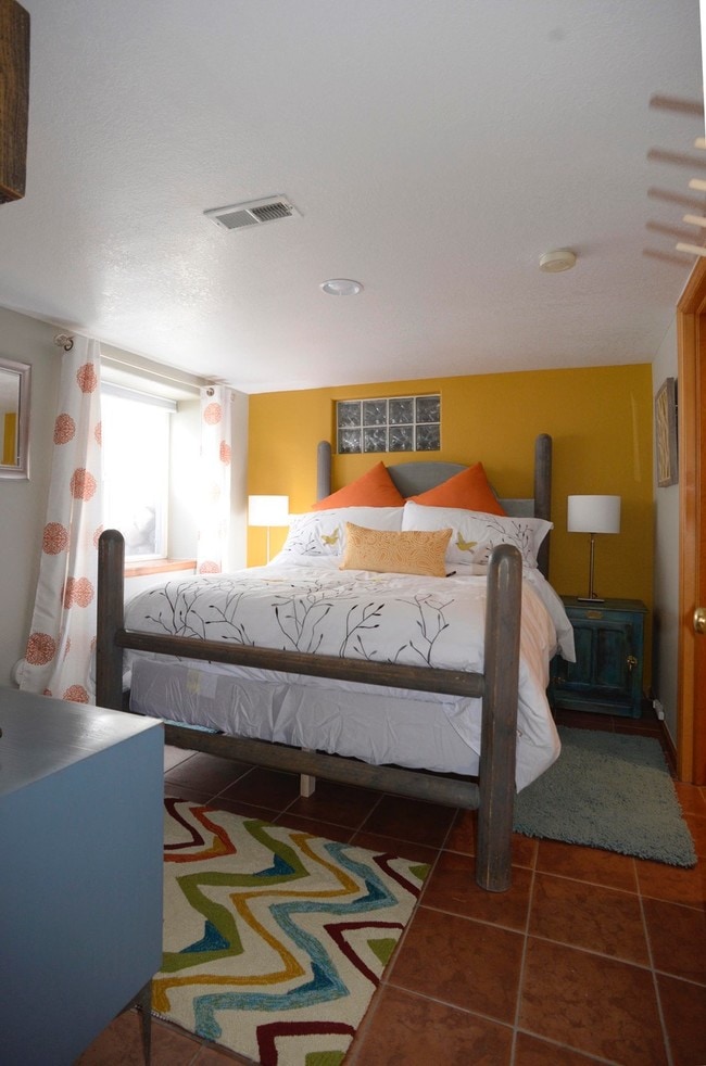 Building Photo - 1015 Forest Ave