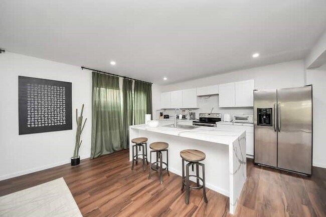 Building Photo - 3760 Rio Vista St