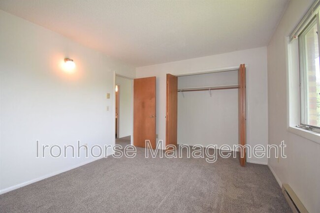 Building Photo - 811 W Villard St